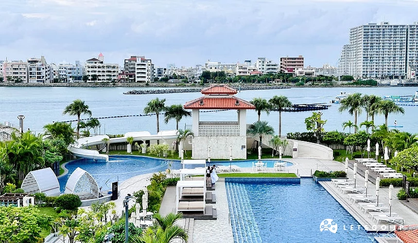 「沖繩北谷希爾頓逸林度假酒店」的泳池就坐落海邊攝影:Angie
