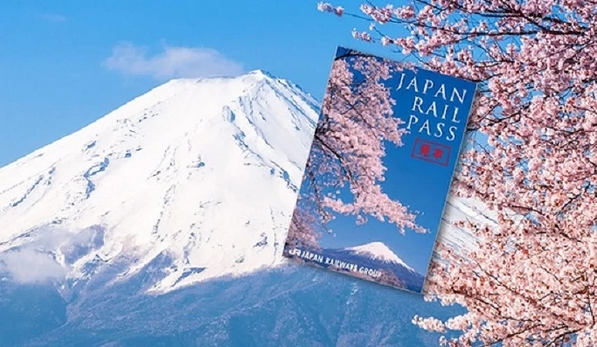 富士山與櫻花背景下的 Japan Rail Pass 票券封面