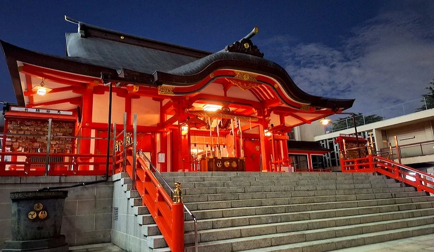 夜晚的花園神社