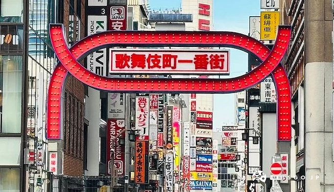 歌舞伎町白天街道明亮且人潮穩定