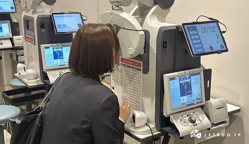 配眼鏡的檢查視力機器