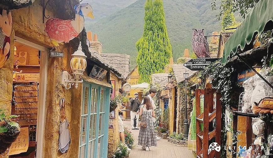 湯之坪街道・花卉村的街道