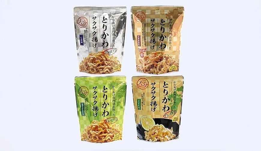 酥炸雞皮口味有鹽、醬油、金桔、柚子胡椒三種