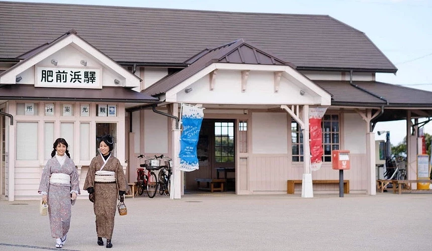 肥前濱宿車站鄰近江戶時代遺留下來的街町,很適合穿和服來趟散策提供:佐賀県鹿島市観光協会