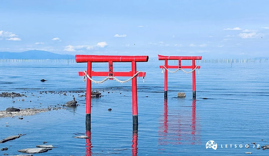 漲潮時海水會逐漸淹沒鳥居,倒映成影攝影:Angie
