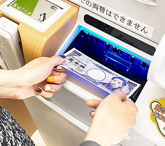 西瓜卡suica卡在711 atm儲值步驟四選擇儲值金額步驟五等出鈔口開啟後放入紙鈔