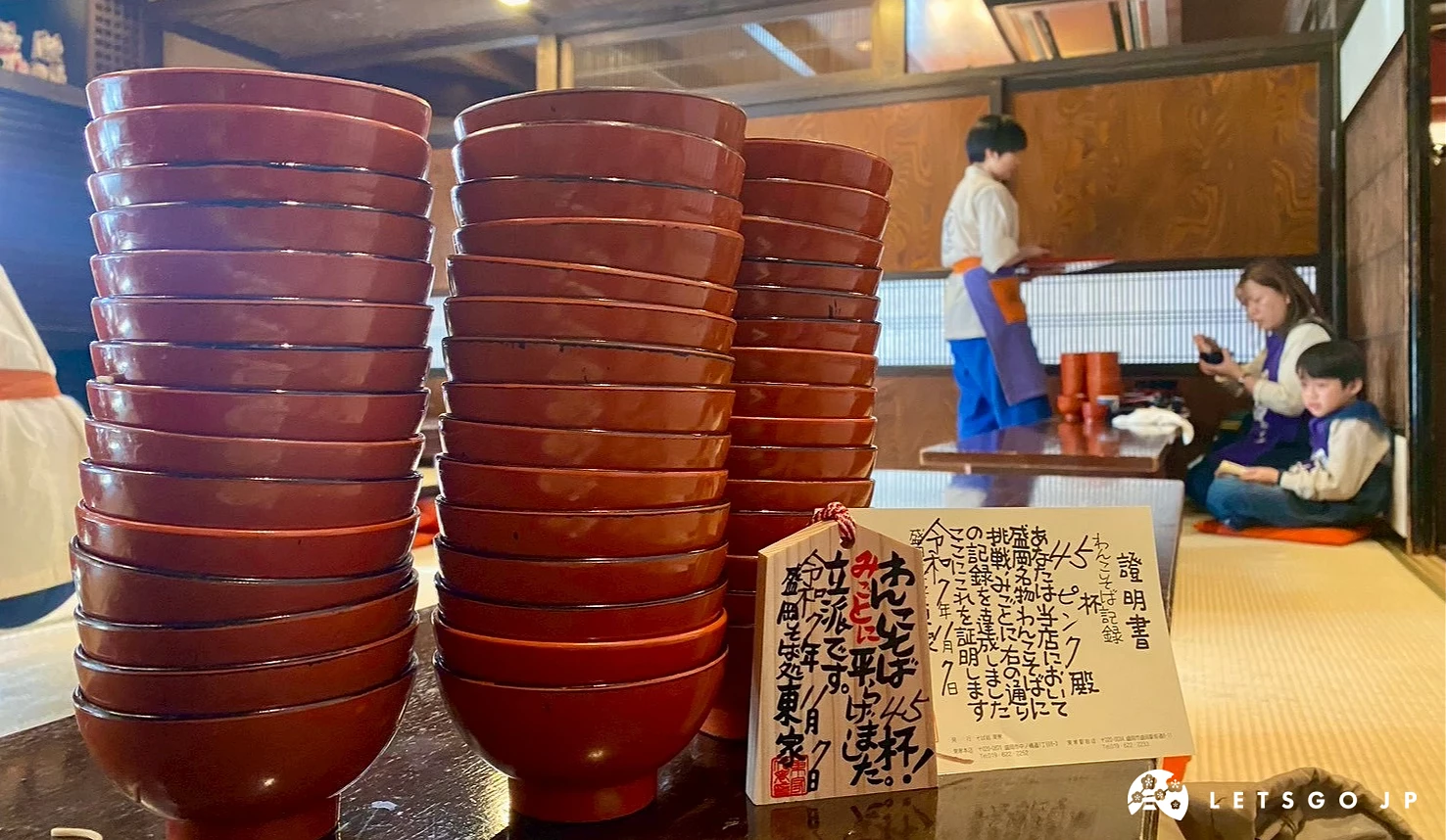 約45碗的碗子蕎麥麵的碗堆疊