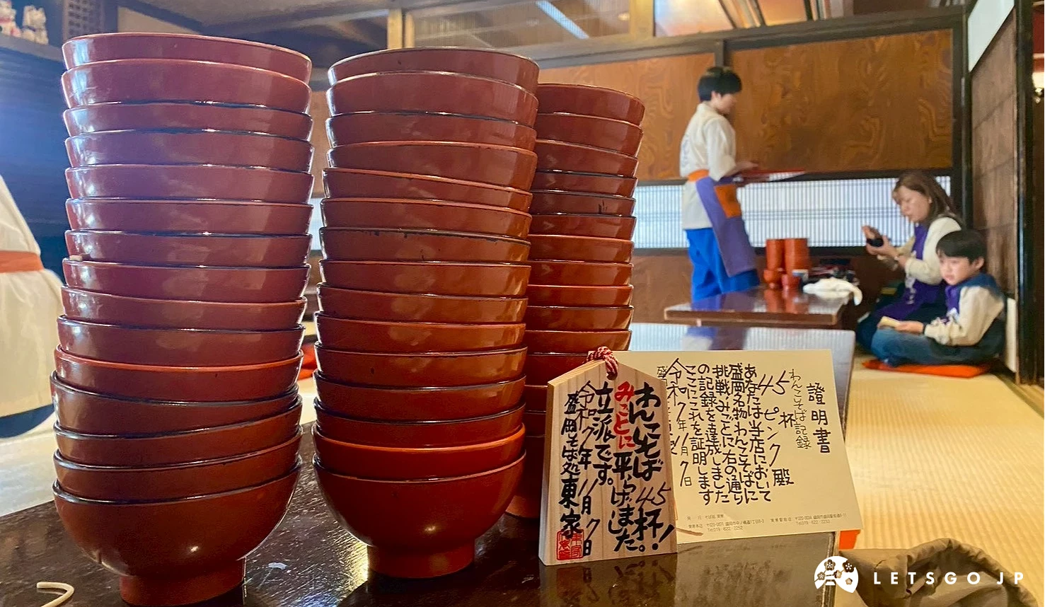 約45碗的碗子蕎麥麵的碗堆疊