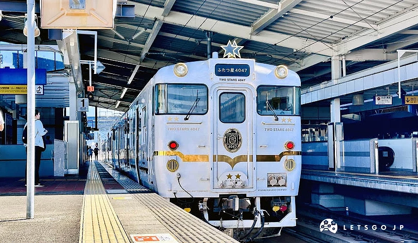 停靠於月台的觀光列車「雙星4047」攝影:Angie
