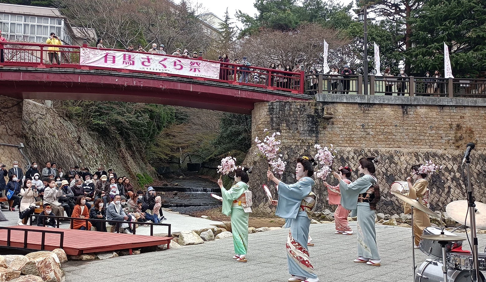 有馬櫻花祭上有舞伎在表演