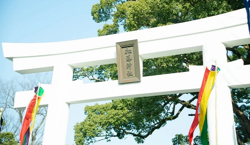 加藤神社前白色鳥居