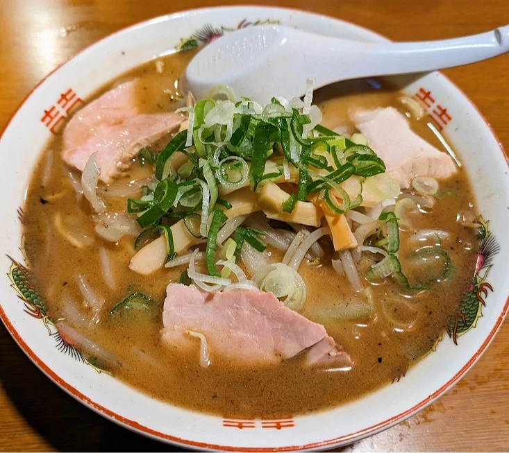 有叉燒肉的拉麵