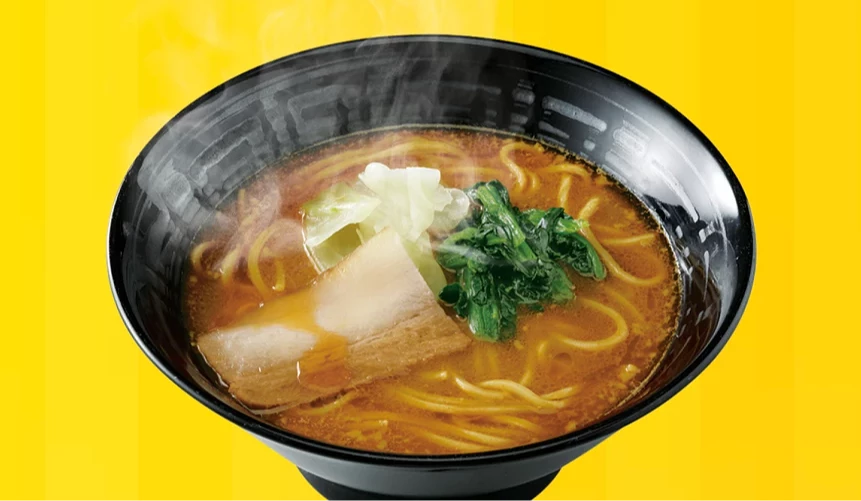 咖哩拉麵裡有叉燒肉、波菜