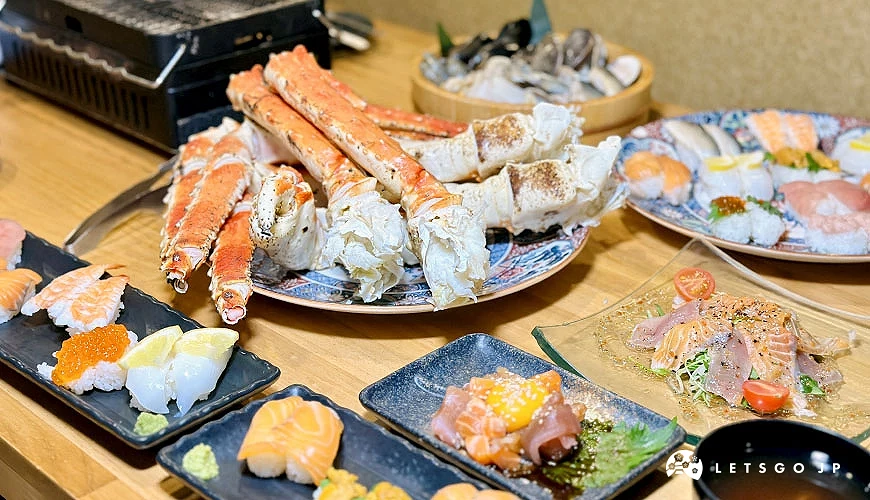 「蟹藏 梅田店」帝王蟹吃到飽方案菜色豐富擺滿桌攝影:Angie