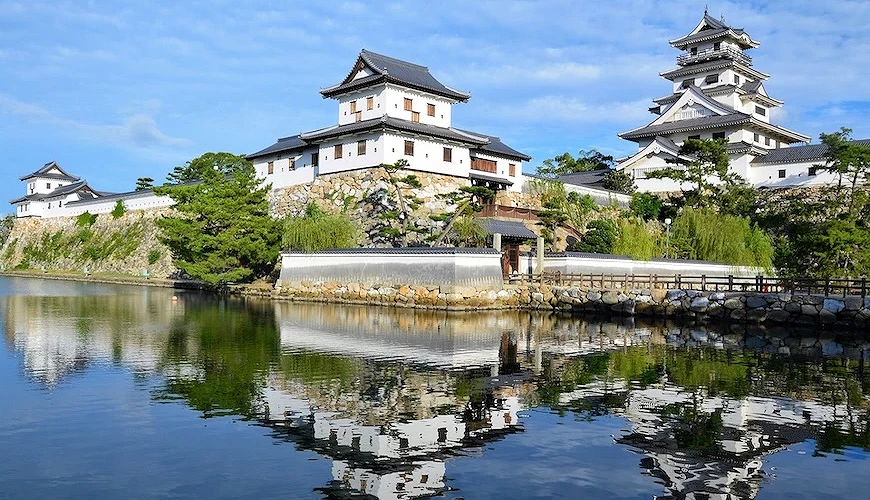 今治成的三層護城河直接引入瀨戶內海的海水