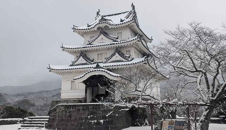 宇和島城雪景,被雪覆感的雪白天守閣