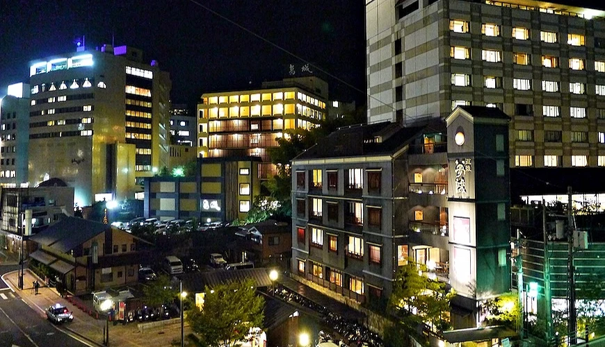 道後溫泉附近提供溫泉旅館與飯店選擇多樣