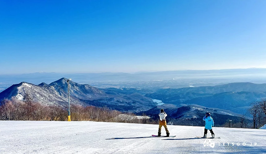 從雪道上可以望見美麗的山巒與水壩景色提供:Angie