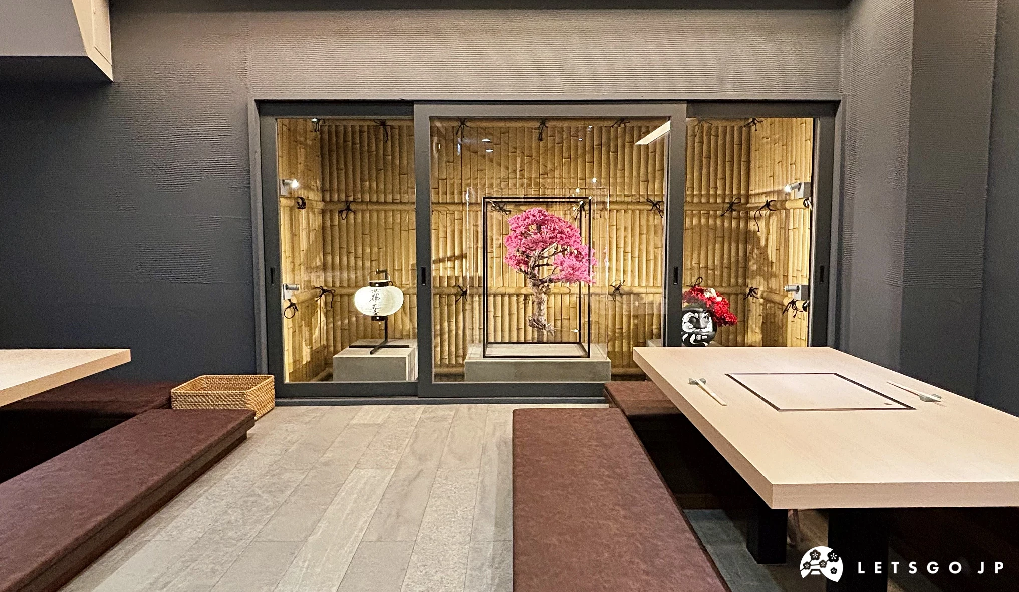餐廳挖洞座位區
