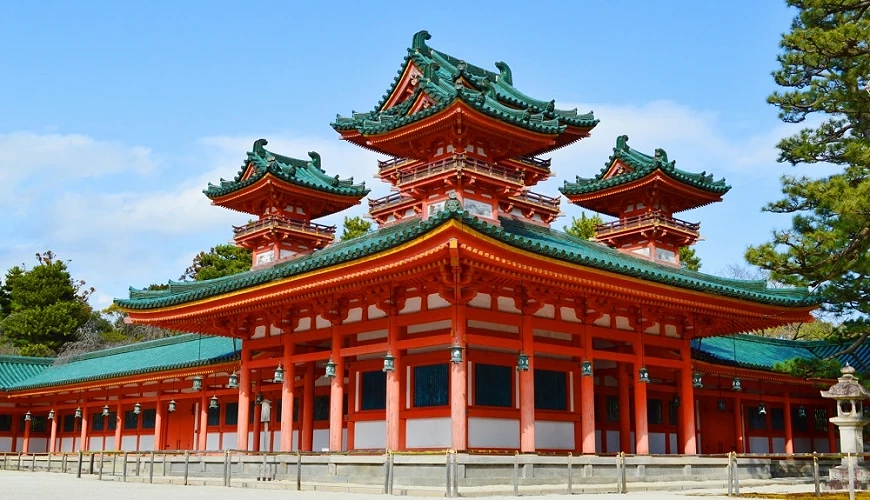 位於平安神宮東側的蒼龍樓