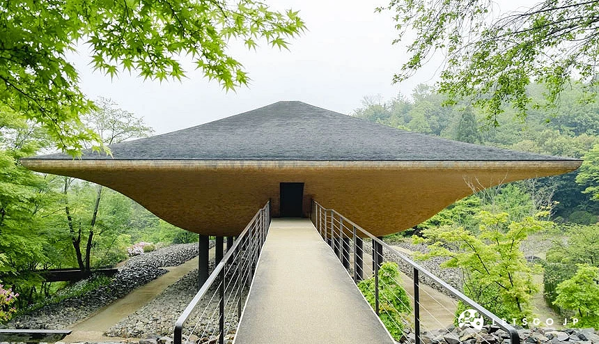 神勝寺內由藝術家名和晃平設計的「洸庭」外觀