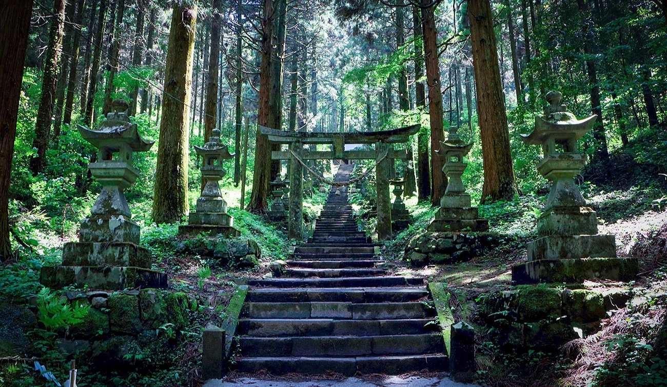 上色見熊野座神社的石階與鳥居