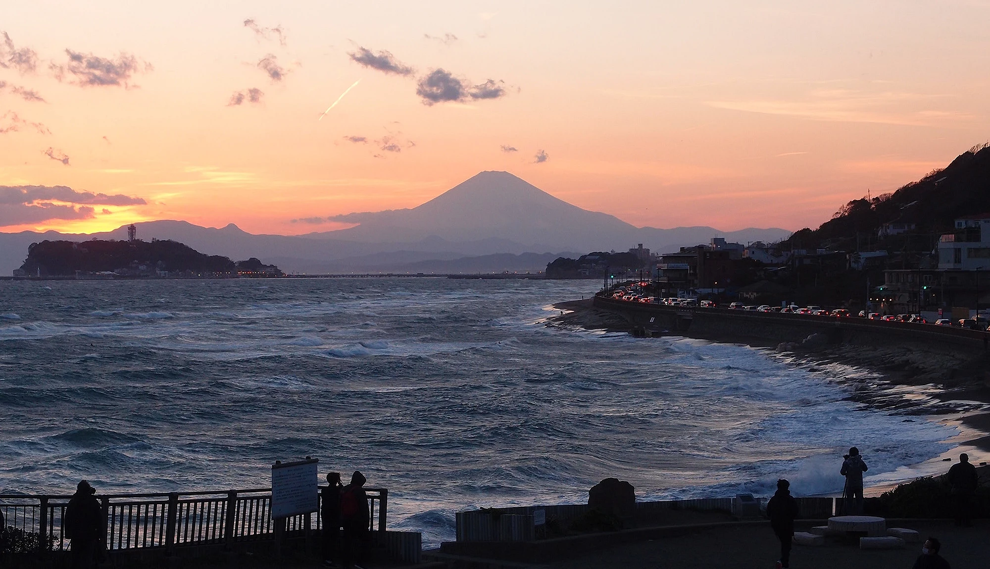 可飽覽海灘、江之島和富士山的壯麗全景