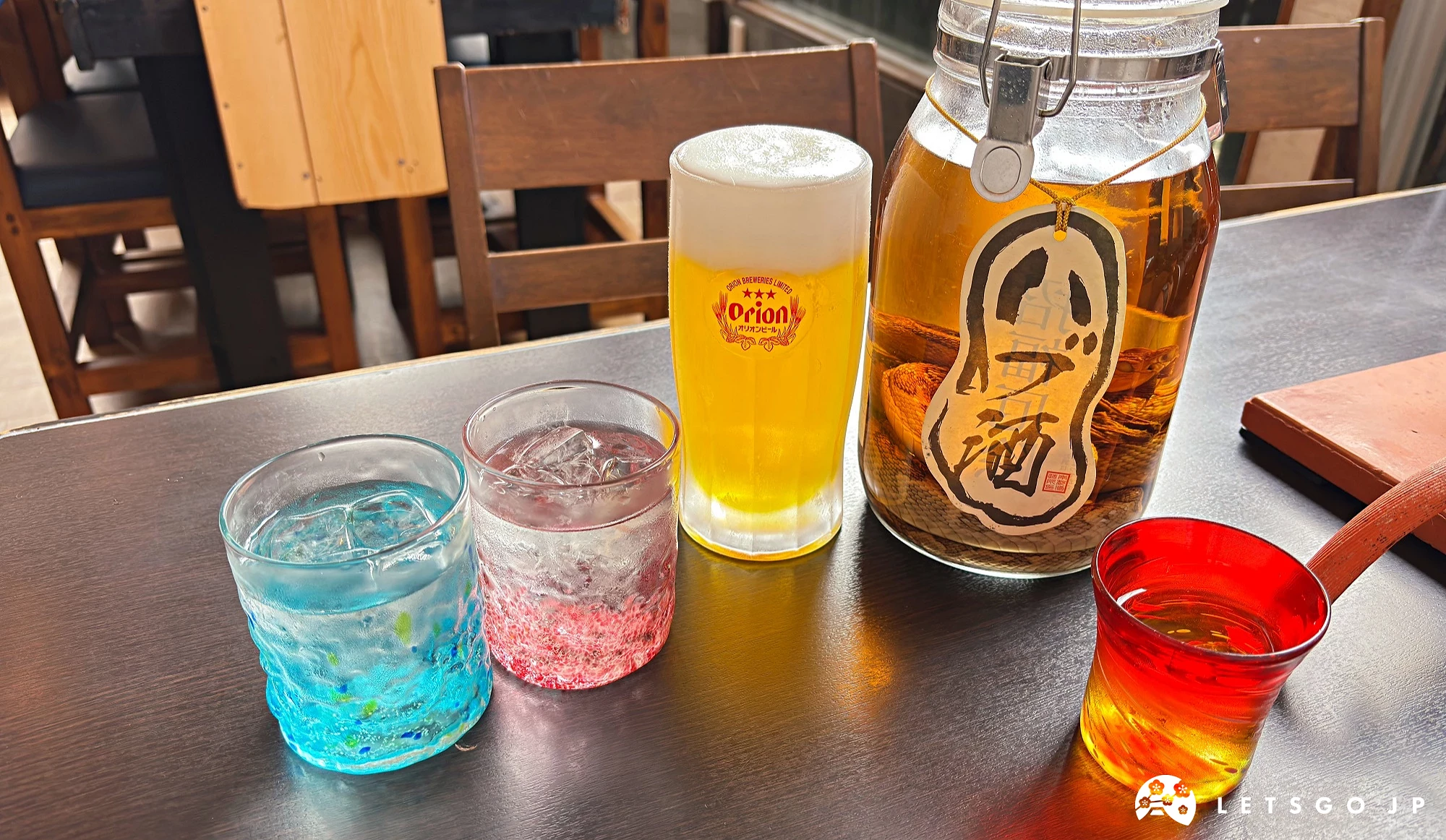生啤酒、波布蛇酒等酒精飲品