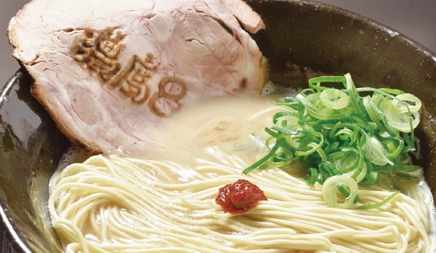 拉麵裡有一塊寫著「濃度8」的叉燒肉
