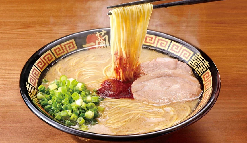 蔥、叉燒、一蘭特製辣醬的豚骨拉麵