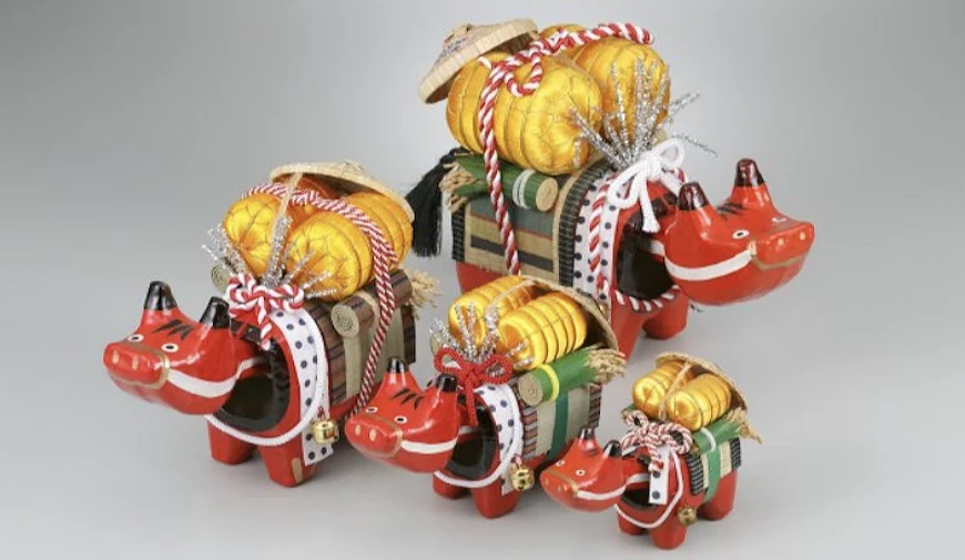 紅牛玩偶等在地工藝品