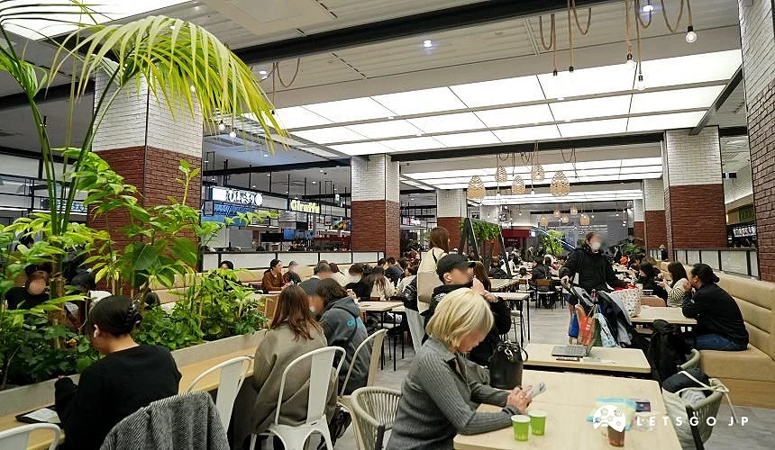 「World Food Hall」中間用餐廣場