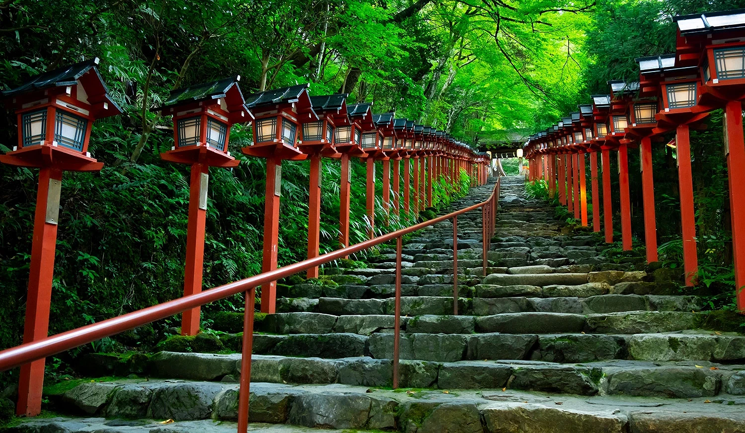 「貴船神社」入口的石階