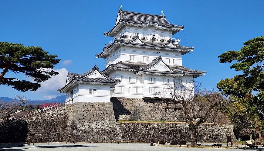 白色外觀的日本城堡