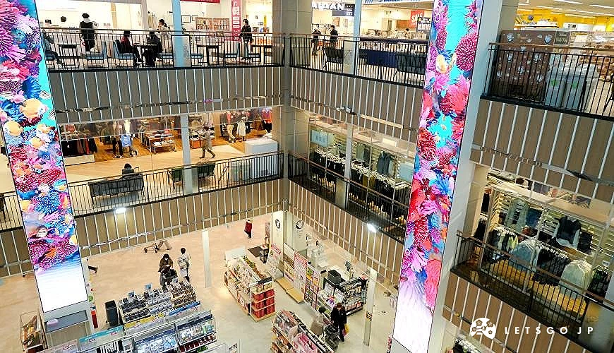 「AEON 相模原購物中心」鏤空中庭