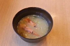 定食的味噌湯換蝦頭味噌湯