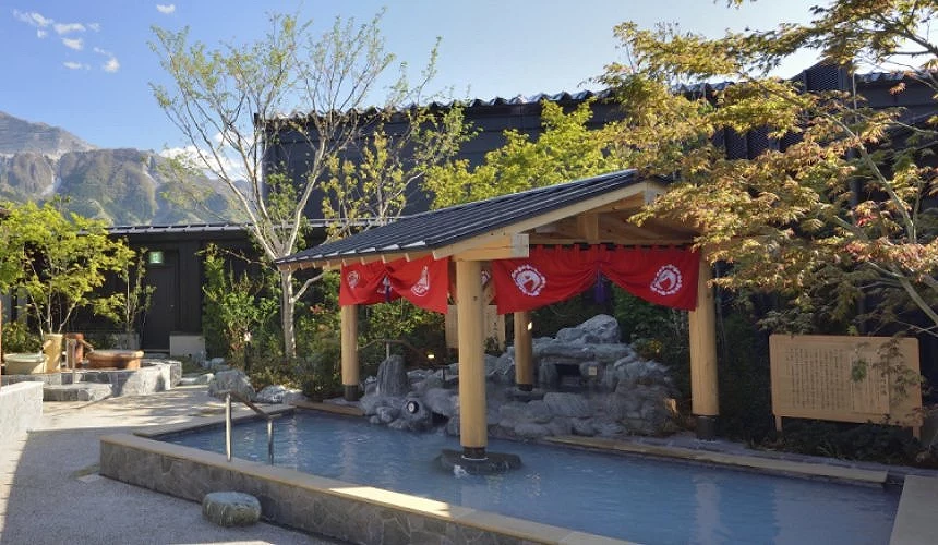 「祭之湯」的露天風呂