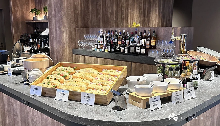 早餐自助吧菜色使用小豆島當地新鮮食材,製作多彩沙拉、三明治、素麵、炊飯、味噌湯等豐富料理攝影:Angie