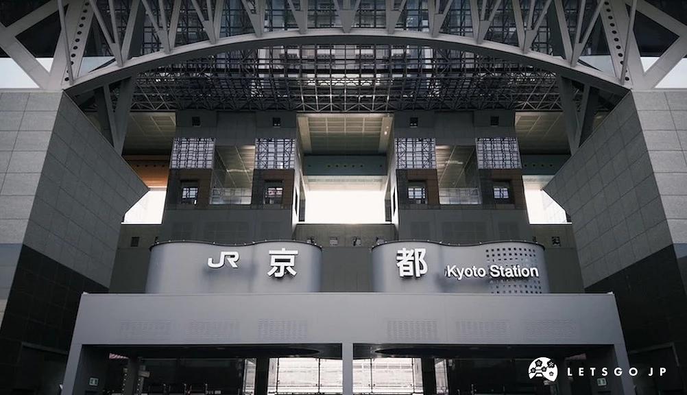 JR京都車站灰色建築外觀
