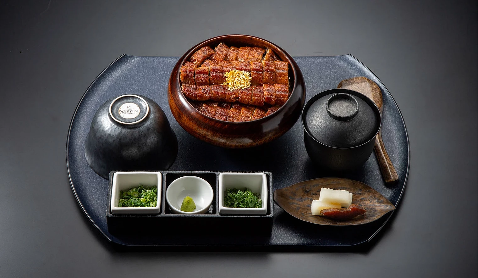 MARUYA本店的金箔鰻魚飯三吃