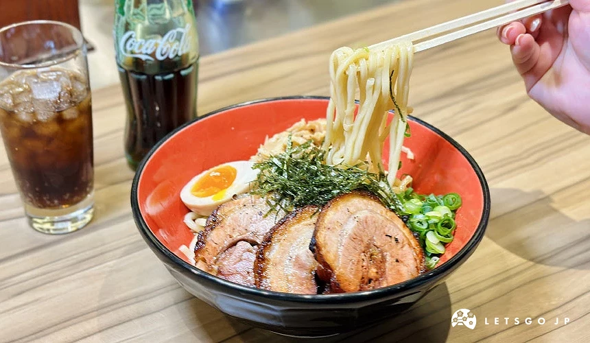 「麵屋政宗」推薦菜色「元祖仙台油蕎麥麵 特厚肉」攝影:Angie