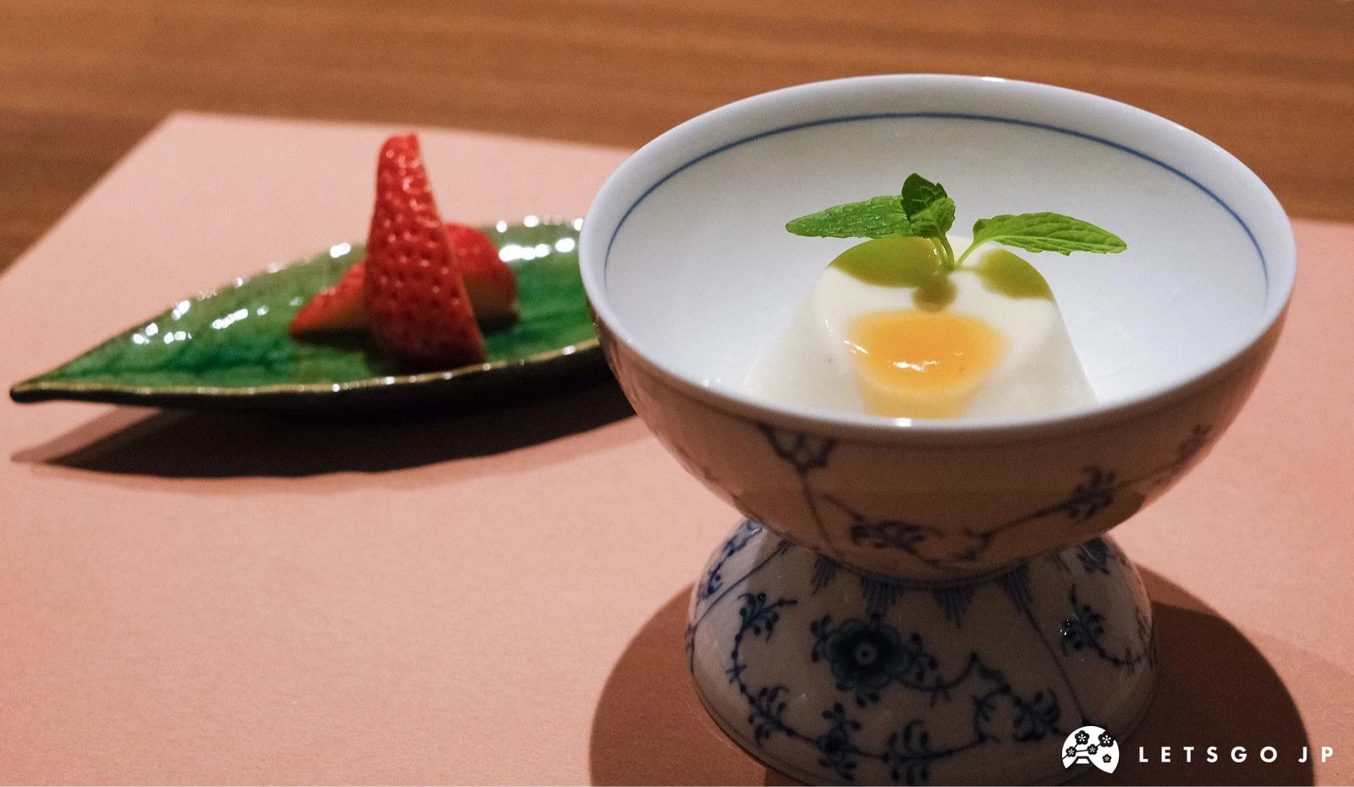 芝麻布丁與草莓