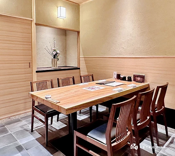 店內有分別能容納4~8人坐的包廂攝影:Angie
