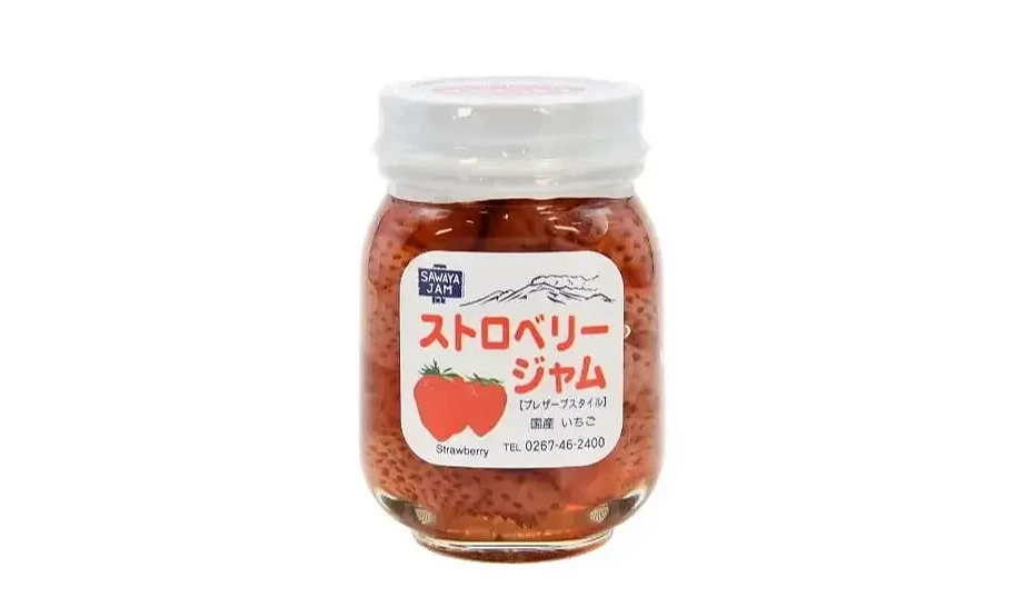 澤屋(SAWAYA)人氣第一的草莓果醬,玻璃罐內裝滿完整的整顆國產草莓