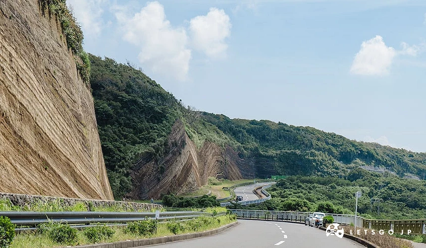 伊豆大島地層切割山路景觀