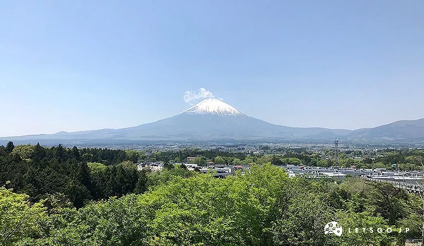 御殿場 Premium Outlets的展望台能看到很大很壯觀的富士美景