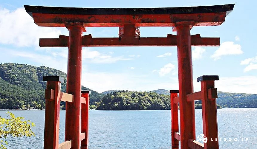 箱根神社 人氣打卡景點 湖畔鳥居