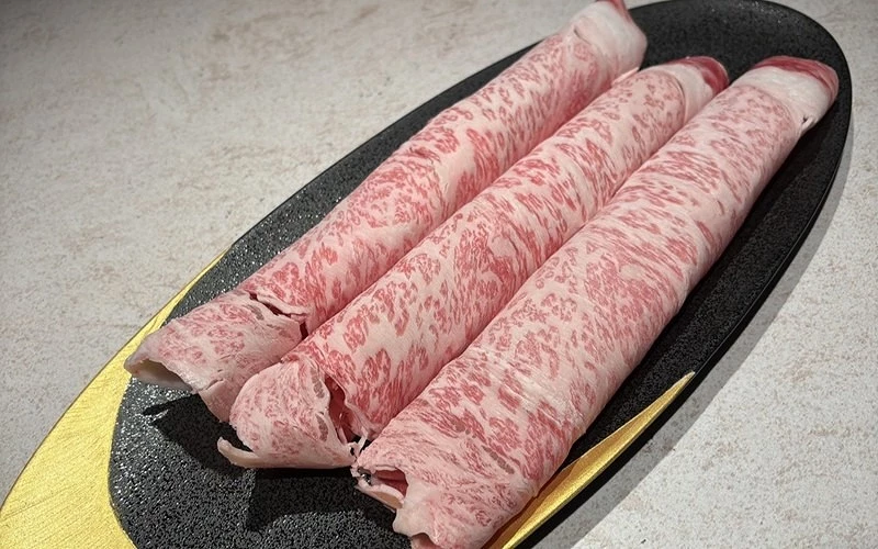日本鎌倉燒肉出汁燒肉兜的和牛涮涮鍋和牛肉片