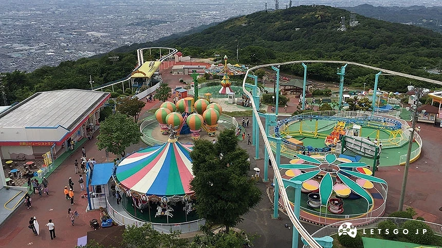 俯瞰充滿復古氣息的生駒山上遊園地