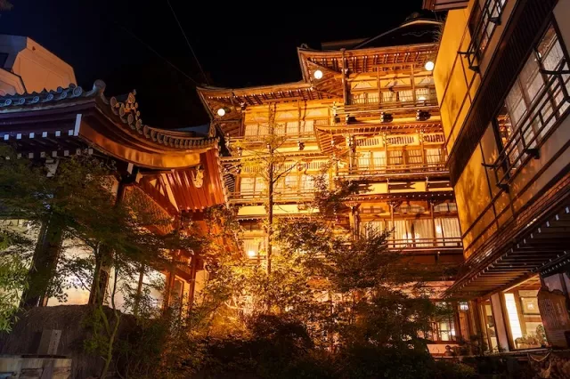 湯婆婆湯屋原型在這裡！神隱少女6處日本溫泉聖地：道後溫泉、銀山溫泉 的縮圖